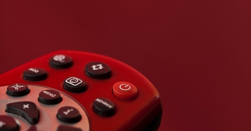Comment allumer la freebox sans télécommande : 3 astuces simples